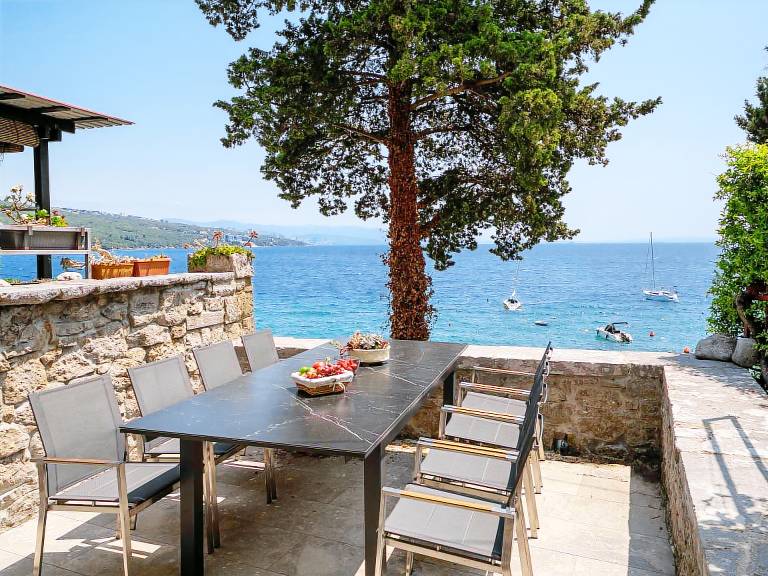 House with patio | Water view in Opatija
