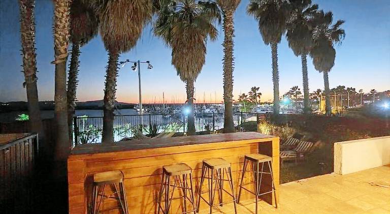 Vacation home with terrace & grill — photo 3