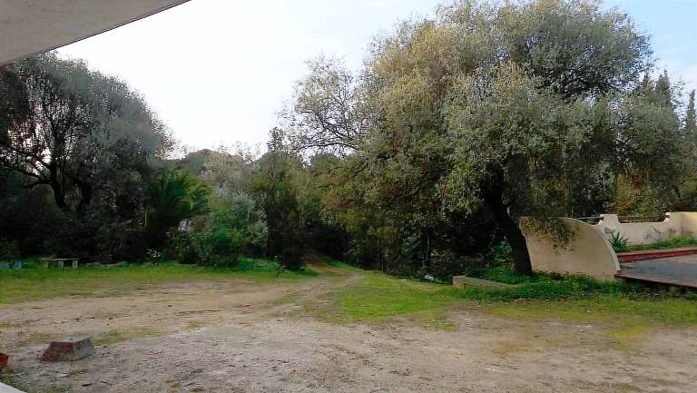 Villa with yard — photo 4
