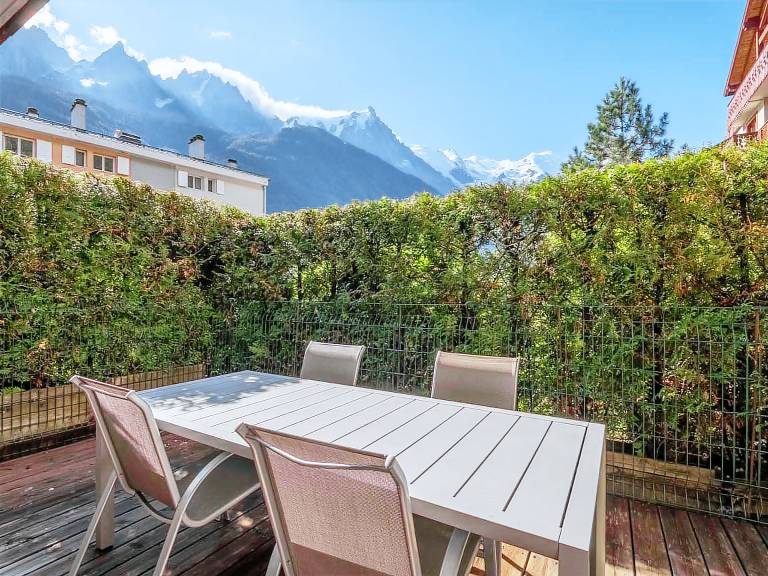 Spacious 6-room apartment for 10 near slopes, pets OK, parking, WiFi — photo 4