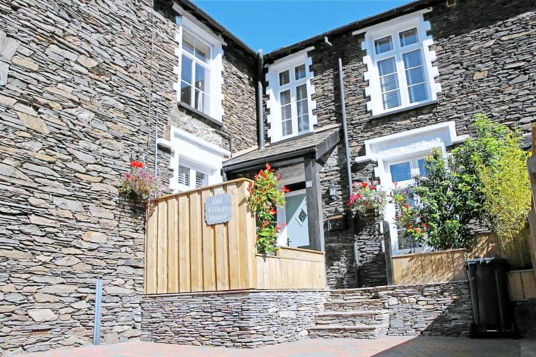 Fully equipped cottage with yard | Pets allowed in Windermere
