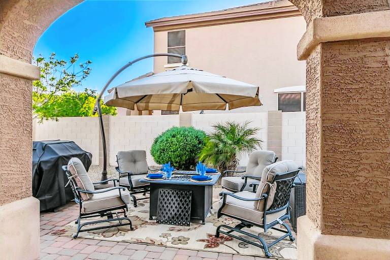 Gorgeous 3/2 Corner Lot with Firepit and Grassy Yard! — photo 2