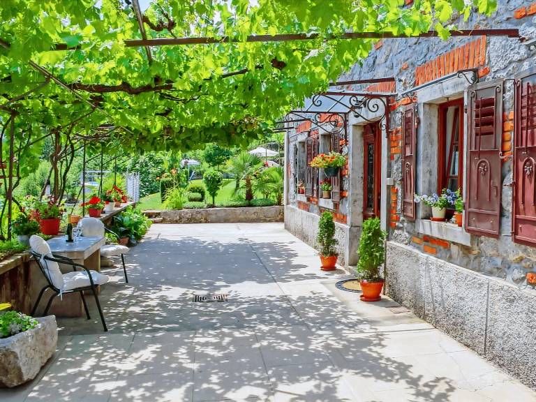 Fully equipped big vacation home with BBQ, garden & patio | Sea view | Pets allowed — photo 3