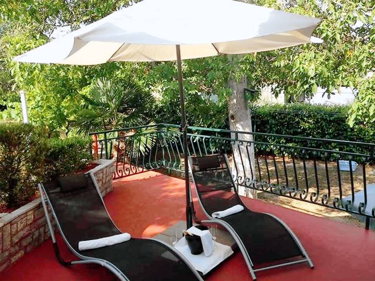 Holiday apartment with terrace and sea view — photo 3