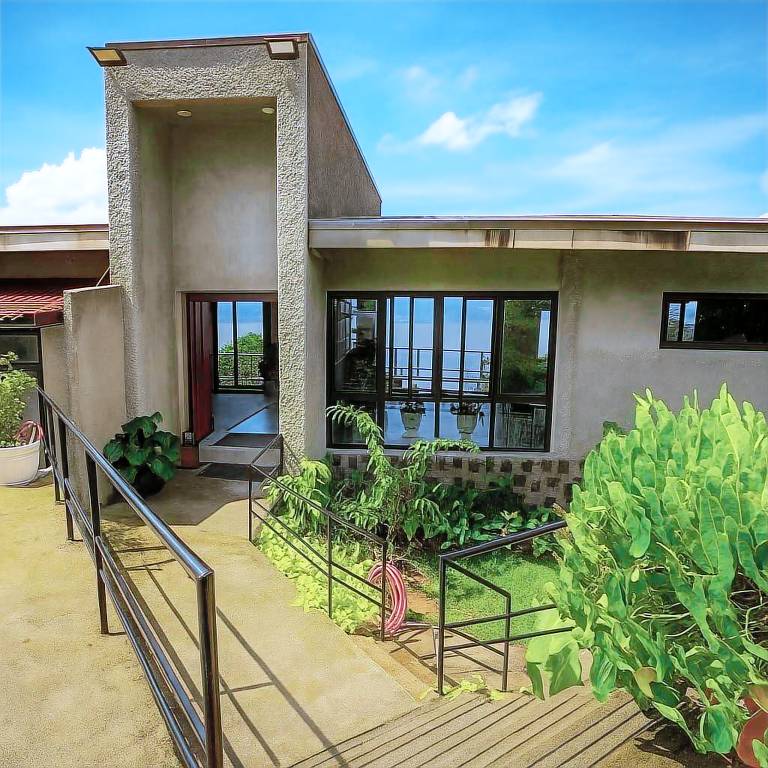 Vacation home | Pets allowed in Mabini