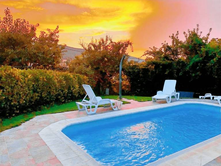 Sehr gepflegtes Ferienhaus im typisch spanischen Stil mit Garten, zwei Terrasse — photo 2