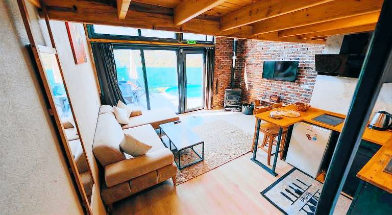 Lovely chalet with terrace, private pool & garden | Pets allowed — photo 2