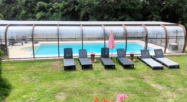 Vacation home with pool | Pet-friendly in Montlucon