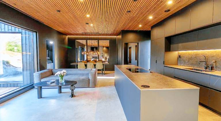 Villa with hot tub | Pet-friendly — photo 3