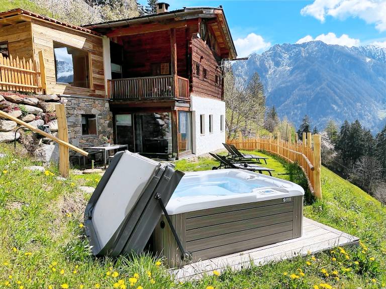 Holiday Home “ Bergsuite” with Mountain View, Balcony, Garden & Wi-Fi — photo 2