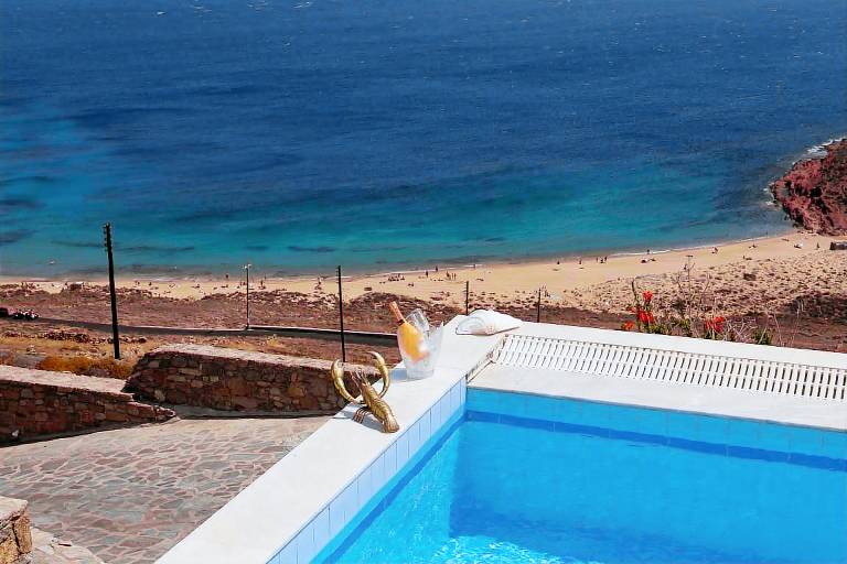 Big serviced apartment with pool, patio & yard | Next to the beach | Pet-friendly — photo 5