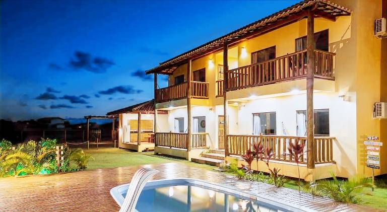 Holiday apartment with garden, terrace & BBQ in Maraú