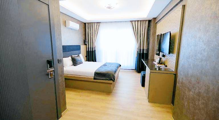 Stay on hotel in Izmir