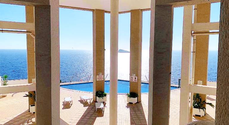 Holiday apartment with terrace & pool — photo 2