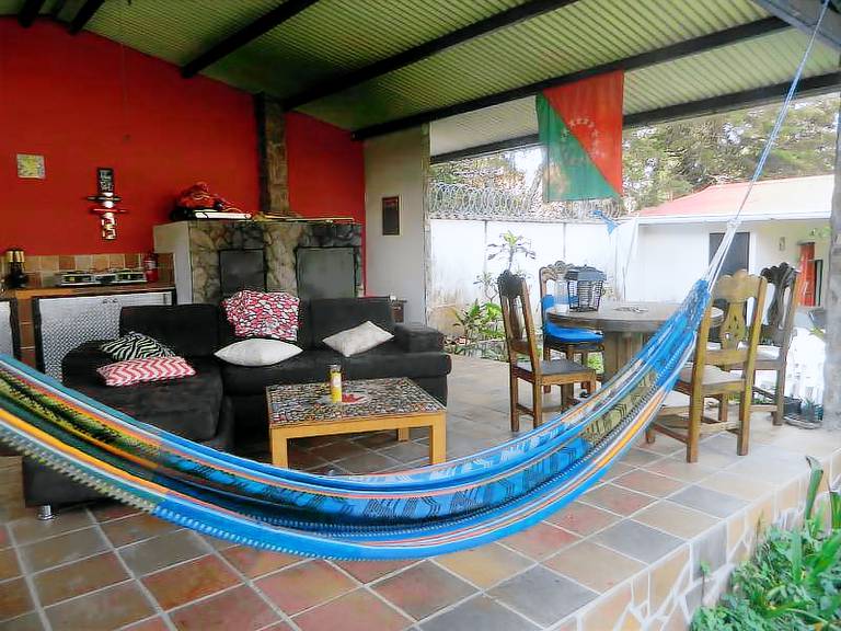 Apartment with barbeque, yard & patio — photo 5