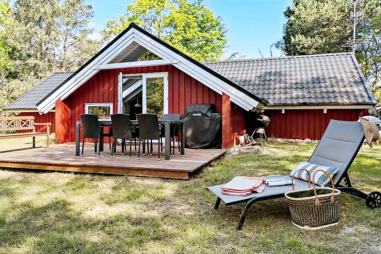Vacation home with grill & patio in Ebeltoft