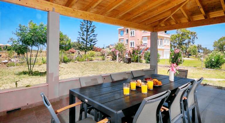 Beautiful vacation home with patio & garden | Close to the beach | Pets are welcome — photo 2
