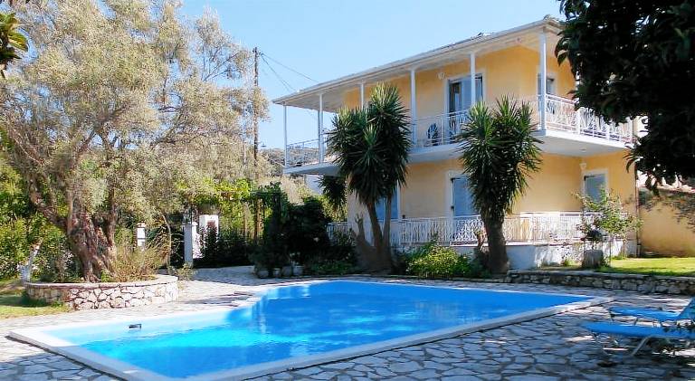 Villa with garden, BBQ & patio in Lefkada