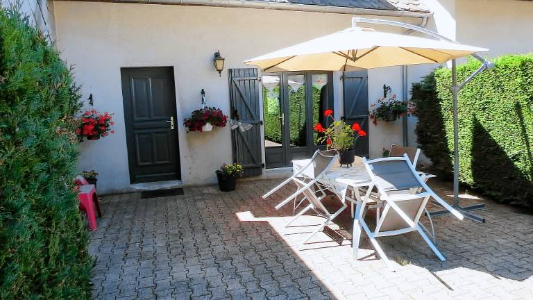 Beautiful gite with yard, terrace & BBQ | Pet-friendly — photo 2