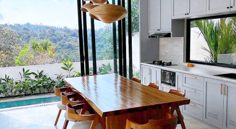 Villa with jacuzzi, terrace & private pool | Perfect for remote work | Pet-friendly — photo 4