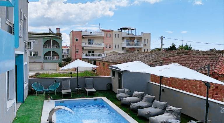 Lovely vacation home with pool, garden & patio | Pets are welcome — photo 2