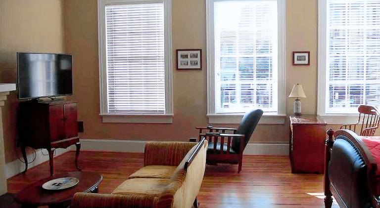 Serviced apartment for 3 persons in Macon