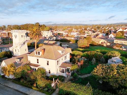 The Weller House in Fort Bragg, CA