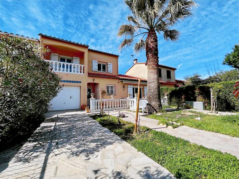 Sublime Family Villa with Air Conditioning and Spacious Outdoors – Quiet Area — photo 2