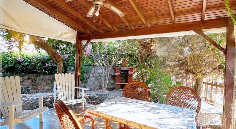 Fully equipped house with grill, yard & private pool | Pets are welcome — photo 4