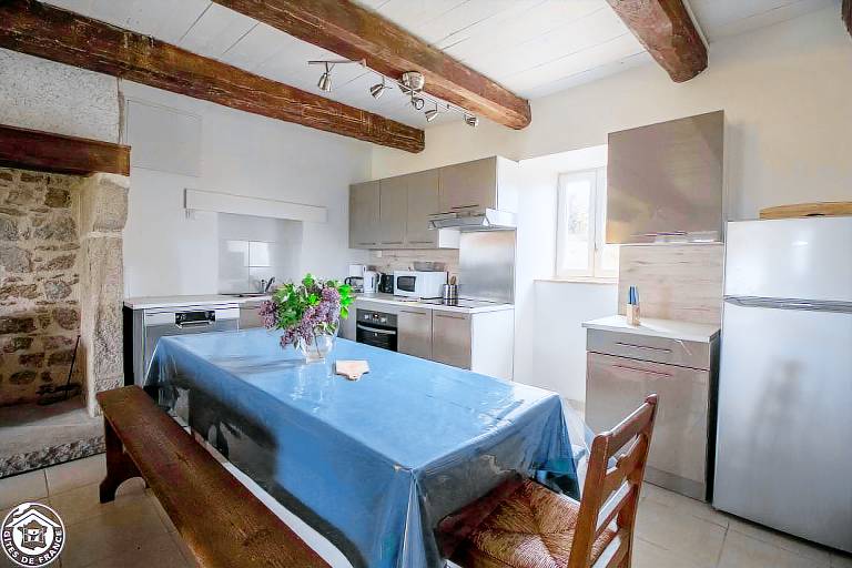 Gite with patio, grill & yard — photo 4