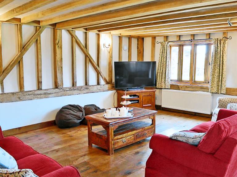 Child-friendly beautiful cottage with garden, barbeque & hot tub | Dogs allowed — photo 3