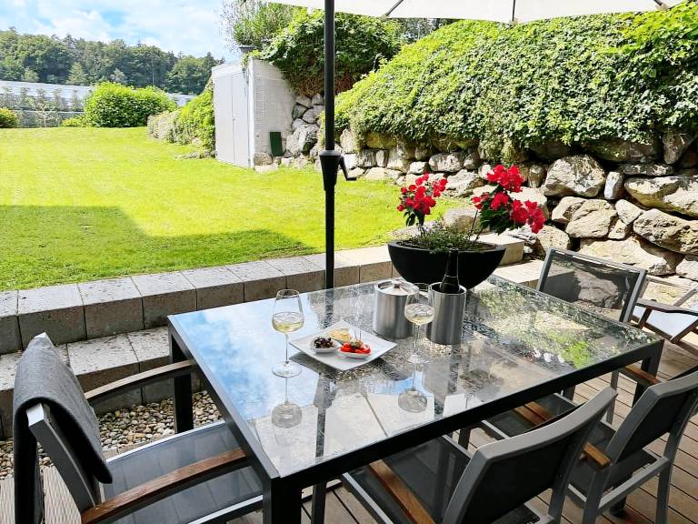 Apartment 'Ruhe Und Living' with Private Terrace, Garden and Wi-Fi in Friedrichshafen