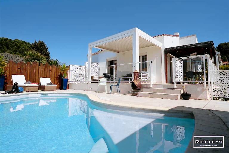 Villa Vias