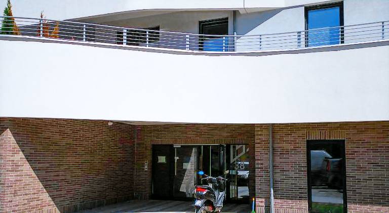 Holiday apartment with terrace & yard — photo 4