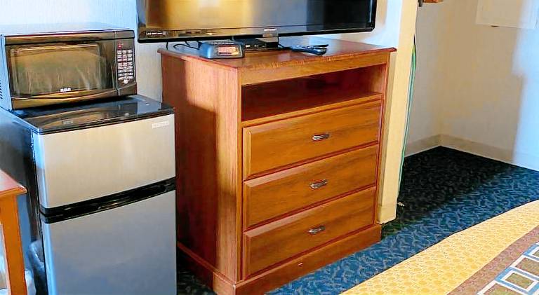 Harrisonville Inn & Suites — photo 5