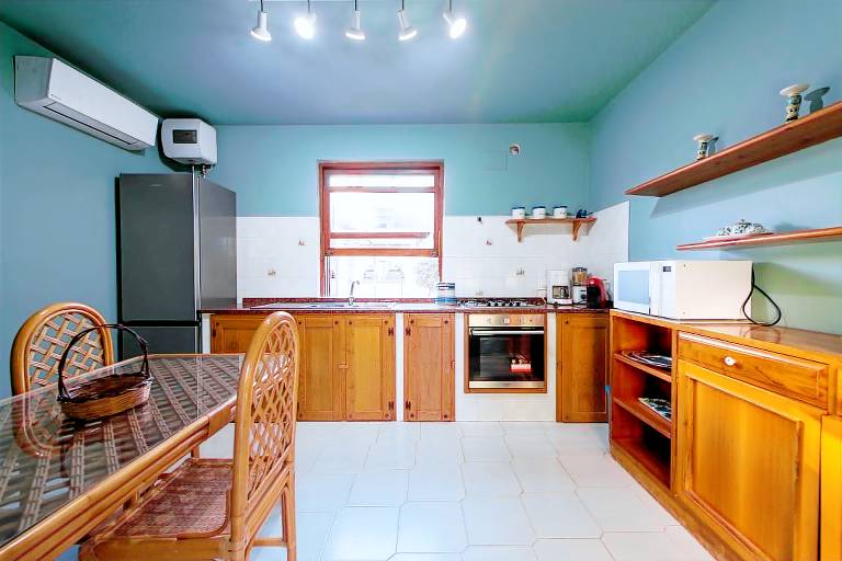 Family-friendly charming villa with barbecue, yard & terrace | Sea view | Beach nearby | Pet-friendly — photo 2