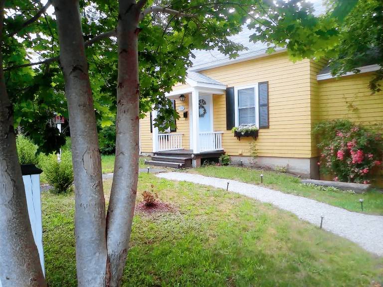 House  Mahone Bay