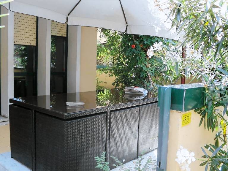 Family-friendly beautiful apartment with patio, pool & BBQ | Mountain view | Pets are welcome — photo 2