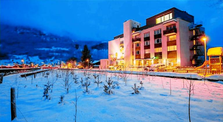 Hotel Sherlock Holmes "nur 200 m zur Gondelbahn Hasliberg" in Meiringen