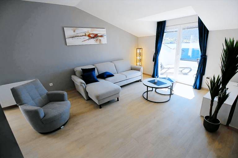 House with terrace & pool | Sea view — photo 2
