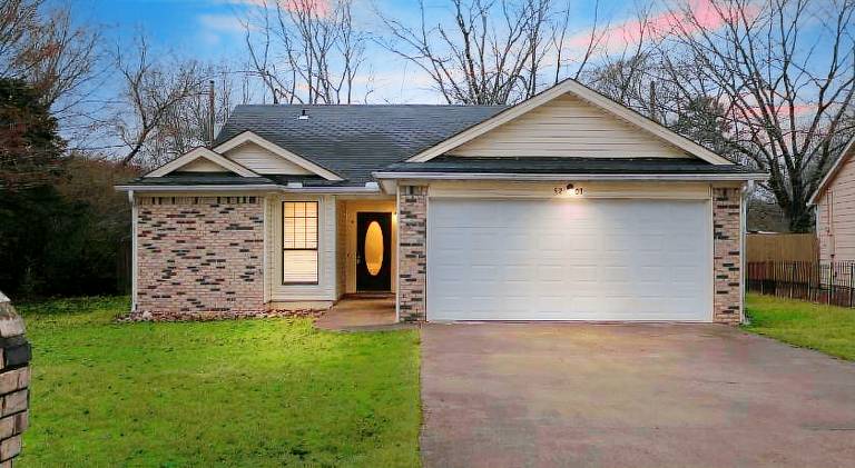 House with 1 room for 9 persons in North Little Rock, AR
