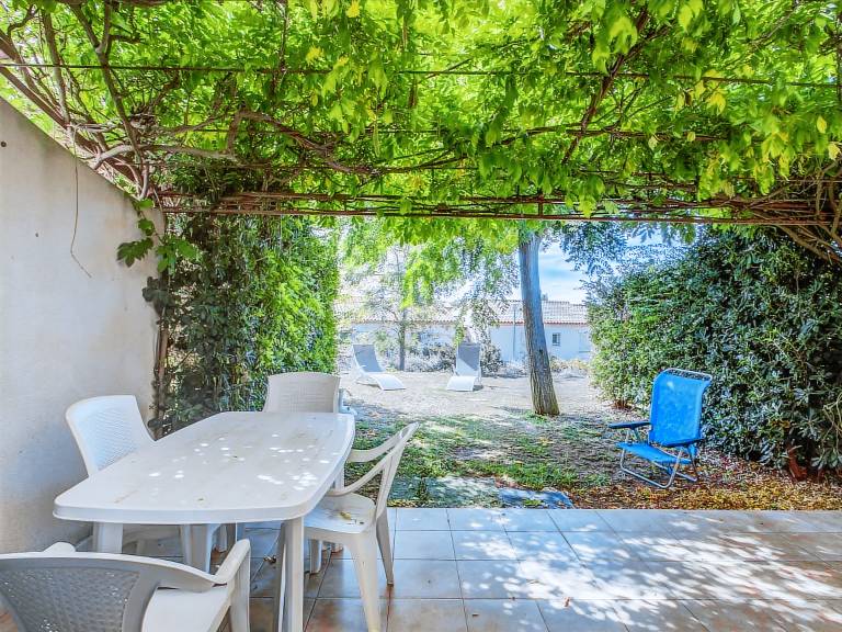 Villa with garden & pool | Pet-friendly — photo 4