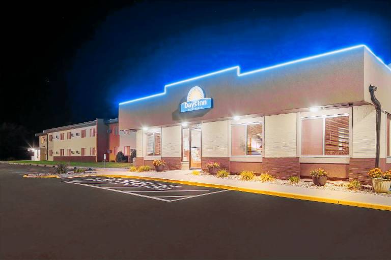 Days Inn by Wyndham Newton in Newton, IA