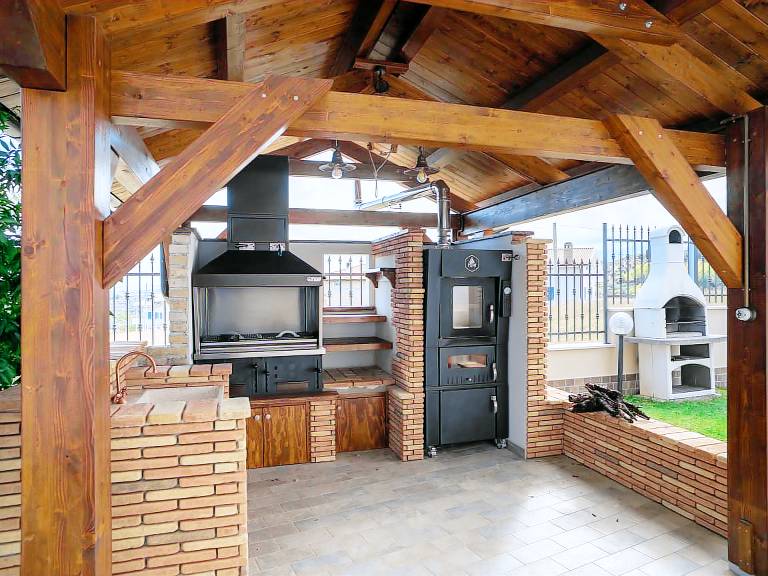 Child-friendly ample apartment with private pool, yard & patio | Dogs allowed — photo 4