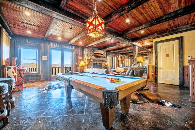 Cabin with barbeque & jacuzzi | Mountain view — photo 4