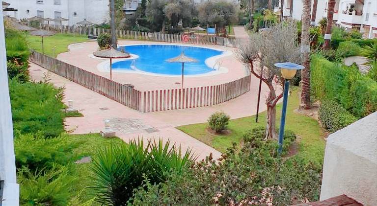 Holiday apartment with private pool, garden & terrace — photo 3