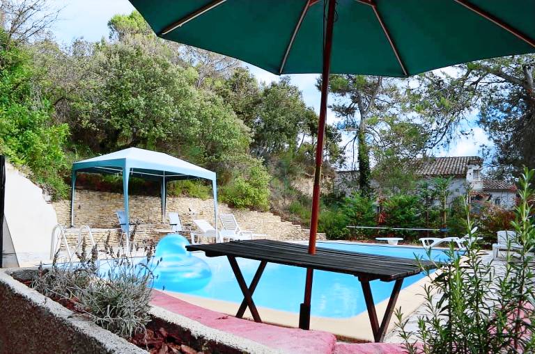 Villa with barbecue, patio & private pool — photo 3