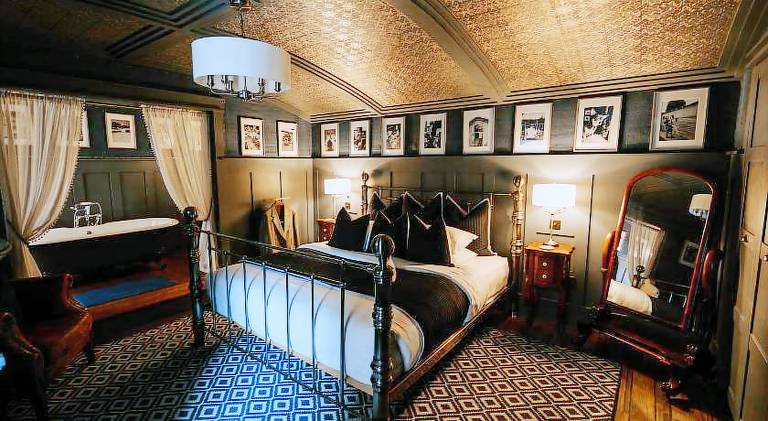 Sheddington Manor - 2 Bedroom Guest House & Cinema in Belfast