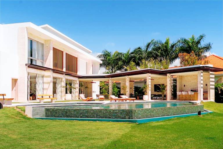 Children-friendly ample villa with yard, pool & terrace | Golf view | Pet-friendly in Punta Cana
