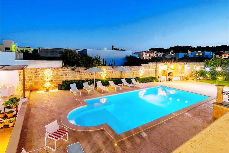 Villa with private pool, grill & garden | Pool view — photo 4